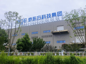 显示面板巨头资本动作频频：京东方密集回购、TCL科技重磅重组，行业面临怎样的变局？