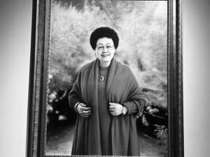 告别陈丽华：她白手起家缔造470亿元财富，但认为“赚钱不是一切”，与饰演“唐僧”的迟重瑞携手36载