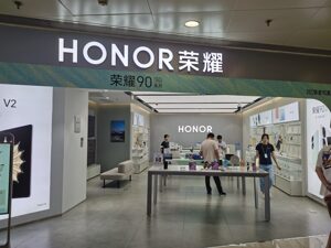 ​独家｜荣耀将牵手张雪机车开展联名合作