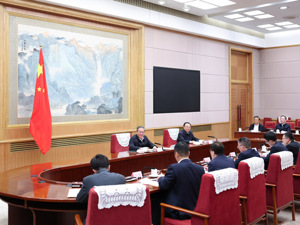 李强主持召开经济形势专家和企业家座谈会，服务业领域专家被纳入邀请范围