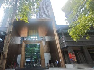 月租万元小区部分房屋变身研究生宿舍？深圳大学回应每经：相关事项仍在推进中