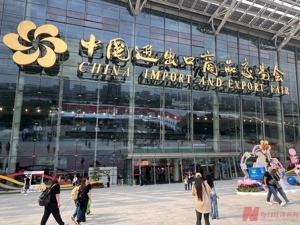 广交会首日，这些“新面孔”杀疯了：张雪机车展位成了打卡点，安防无人机“隐形冠军”扎进消费级赛道⋯⋯