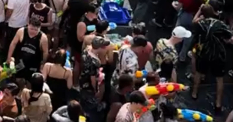 泰国泼水节7天发生1242起交通事故，已致242人死亡，1200人受伤