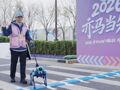 从实验室到城市道路：高德“途途”亮相人形机器人“半马”，揭开阿里具身智能全栈野心