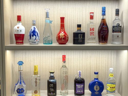 每经评论｜白酒进入“缩量周期”：告别高增长执念，以“质变”应万变