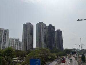 宏福苑大火145天后：首批居民重返，向家道别