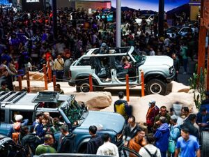2026北京车展高端竞争新焦点：车企鏖战大六座SUV