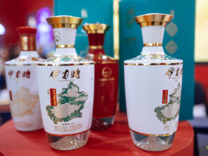 增持股份被深套后控股股东再发增持计划，伊力特转回信用减值准备或致净利降幅减少