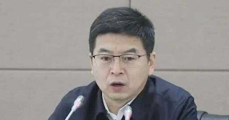受贿数额特别巨大，国家铁路局原局长费东斌被提起公诉