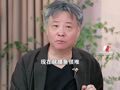 作家余华做客与辉同行直播间幽默提醒年轻人：上班要适当精神离职，“我和莫言一样每天都刷短视频”