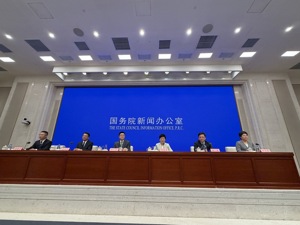 中央网信办：着重强化面向未成年人、新业态从业者、乡村居民等重点网民群体的引导和素养提升