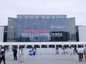 英唐智控LBS激光投影闪耀北京车展，照亮从“光影跟随者”到“交互新引擎”的“中国芯”突围记