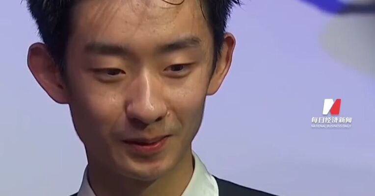 首个00后斯诺克世锦赛冠军吴宜泽赛后采访：我的父母才是真正的冠军