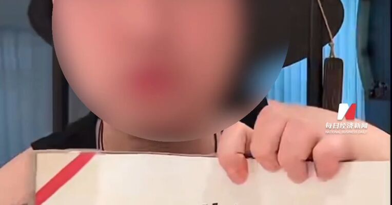 男子称爷爷30年前捐赠的部分藏品去向不明天津美院通报捐赠书画核查情况：40件作品均在库保管