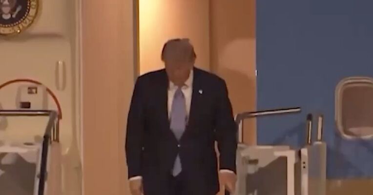 美国总统特朗普抵京，国家副主席韩正机场迎接
