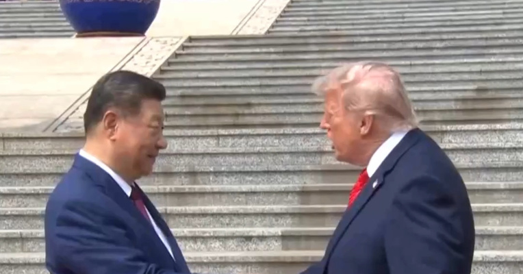 5月14日上午，国家主席习近平在北京人民大会堂东门外广场举行仪式，欢迎美国总统特朗普访华。
