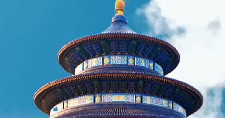 习近平同美国总统特朗普参观天坛