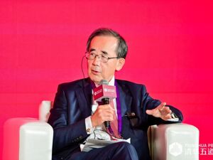 深思全球治理变局！日本央行前行长白川方明：央行并非“施展魔法的机构”，警惕长期宽松带来的“内生性”风险