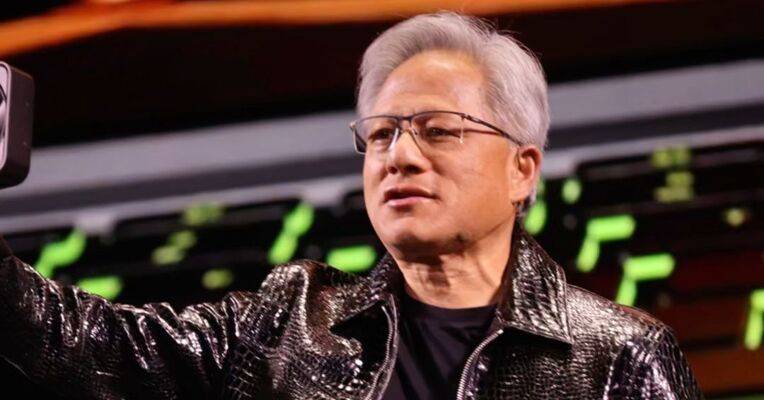 黄仁勋给华尔街讲新故事：英伟达单季度营收816亿美元，九成来自数据中心！不只靠向巨头卖GPU，盯上全球约25万家公司