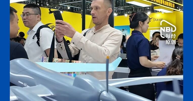 140多个国家的老外扎堆来深圳进货无人机，“再不上车就晚了！”