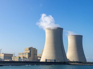 中国核建拟定增不超40亿元加码“华龙一号”核电工程，其中12亿元将用于还债