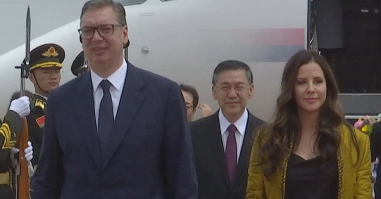 现场视频！塞尔维亚总统武契奇抵京，开启首次国事访问