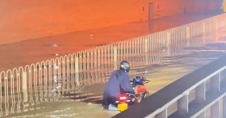 红色预警，武汉短时强降雨全国第二！还在外面的尽快回家，停止集会、停课、停业