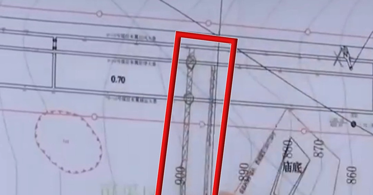留神峪煤矿给出图纸与实际不符，搜救现场发现两条隐藏巷道；爆炸点附近仍有1公里巷道待搜救，指挥大厅多个监控停留在5月22日晚