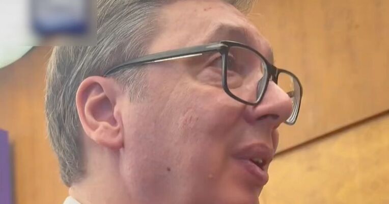 "我现在年纪大了，学不会了"，武契奇说请接受他的歉意，没学中文是他最大的遗憾，其小儿子目前正在学习中文