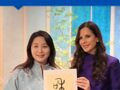 中式美学再圈粉！塞尔维亚总统武契奇夫人试穿旗袍 直呼“我太喜欢了”，现场体验写毛笔字、学念中文