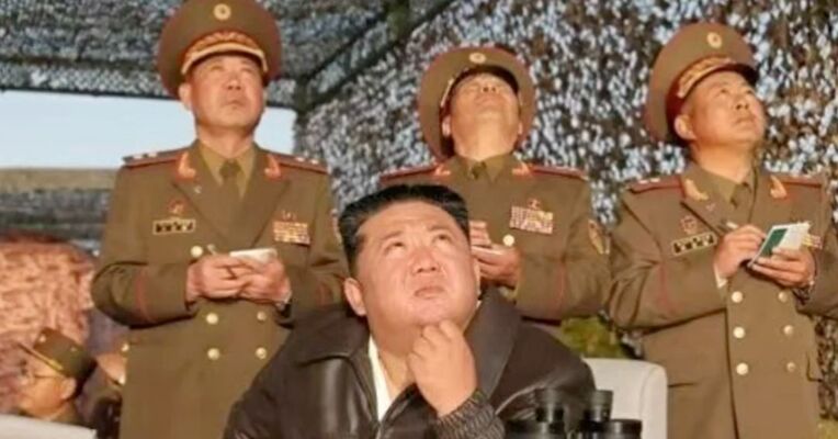 朝鲜进行新型武器系统试射 金正恩观摩： 标志着朝鲜军队战斗力建设实现重大技术突破