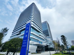 全球头部眼科医疗服务集团递表港交所  董事长陈邦：要做世界级企业，港股上市是必走一步