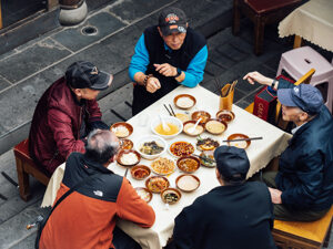 央媒看成都 | 家政服务业破局探路的成都样本观察