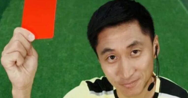 马宁刷屏！升咖世界杯主裁，成世界杯唯一中国籍主裁判，品牌方纷纷合作“押注”，被称为“卡牌大师”