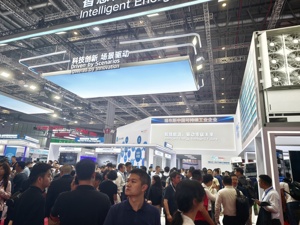直击SNEC | 行业低谷期，光伏三巨头分化破局：隆基融合光储，协鑫跳出光伏，通威坚守主业