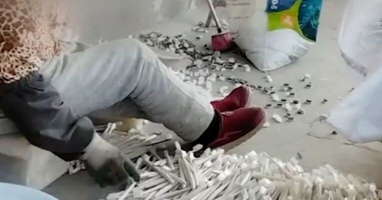 扬州通报“有企业用拖鞋边角料做一次性牙刷”：已调查取证，先行登记保存涉案物品4.4吨，将深入彻查案件，依法从严从快作出处理