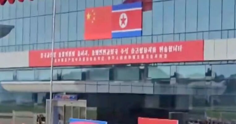 习近平离开平壤，金正恩夫妇前往机场送行