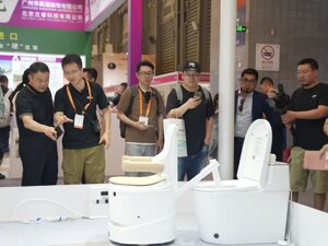 国内首款智能适老移动马桶落地、定价近3万元 跨界大军涌入银发赛道，适老科技“普惠”与落地仍需攻坚