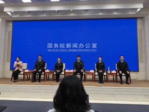 洋山港每分钟出口1辆新能源车、磨憨边民直播卖进口水果⋯⋯海关一线代表讲述“国门线上的开放故事”