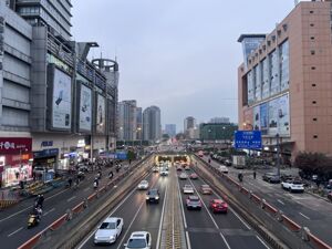 人民日报关注四川成都启动百日攻坚“夏季静夜行动”：严查“飙车炸街”等违法犯罪