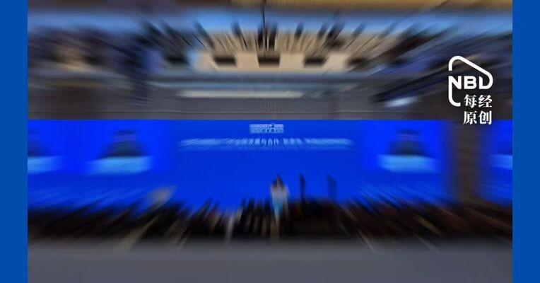 央行行长潘功胜:完善短端利率调控机制 推动中长期资金对股市、债市的投资力度