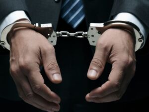 80岁香港资深电影人黄百鸣放弃保释，今日起入狱服刑