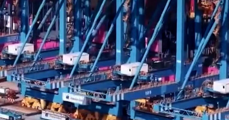 中美航线全面爆舱！货代公司紧盯放舱信息，“抢”舱位 “抢”空箱