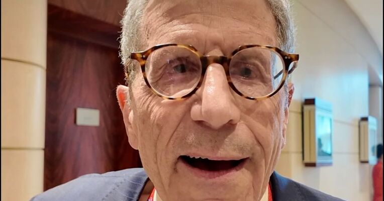 诺贝尔经济学奖得主：我们可能正处于AI带来的金融泡沫之中，中国在AI诸多方面领先美国，当下需要对AI进行安全监管