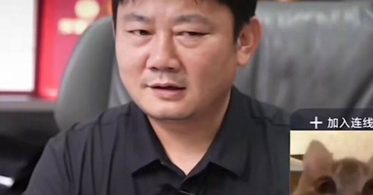 张雪被粉丝吐槽合影时有情绪 本人致歉：当天合影近千人合了几个小时 希望能理解