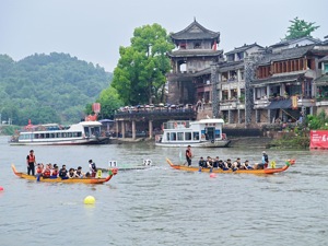 打造文体旅嘉年华 第四届黄龙溪端午龙舟大赛暨龙船大会在成都市双流区举行
