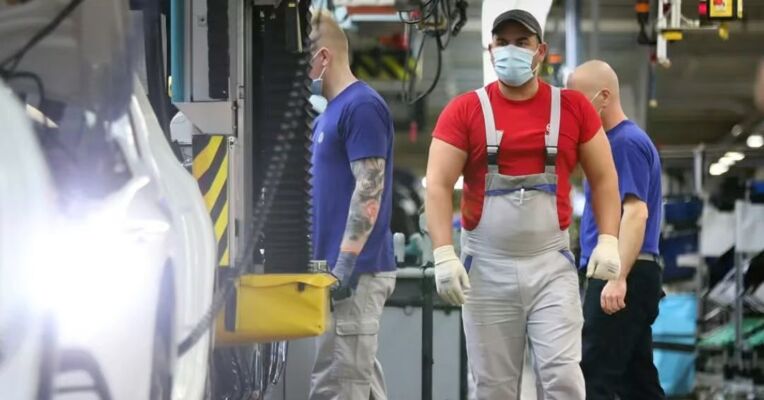 大众将削减约5万个岗位，管理层：仅靠压缩成本，无法扭亏为盈，业内人士：中国市场日趋成熟，各市场转型步伐愈发不均衡