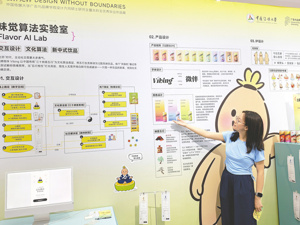 毕业设计展AI含量攀升，教授遭遇“提示词一代”