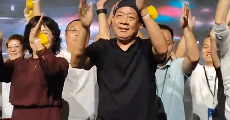 半年销售近140亿元，胖东来拟制定“亲人离世带薪假”：员工配偶或孩子离世休1年，父母离世休1个月！于东来：学习谷歌及世界优秀企业福利