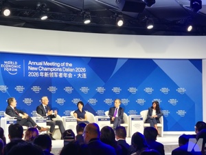 2026夏季达沃斯论坛｜对话世界500强NTT集团旗下高管：AI演进不是“独角戏”，基础设施、治理等需全球“协同演进”